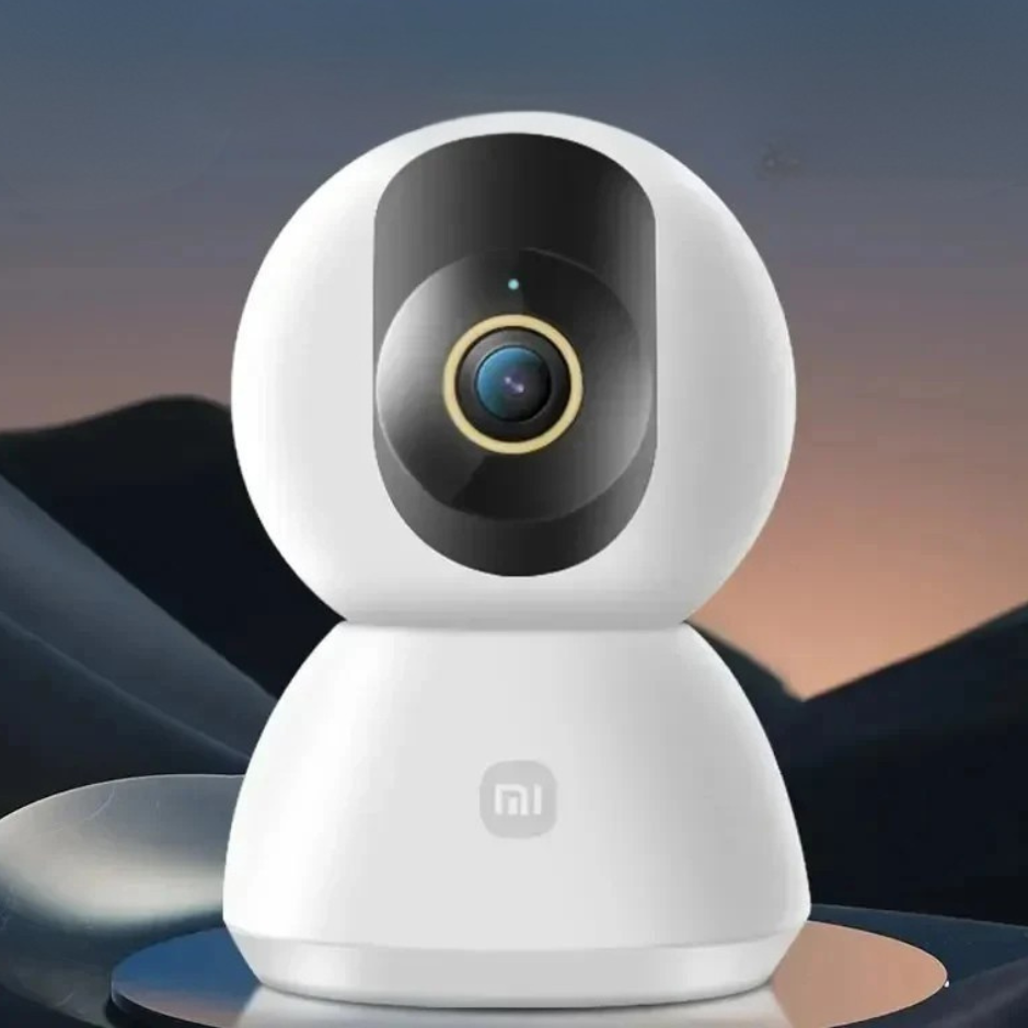 Indoor 360 baby monitor camera by Craft Plus showing a sleek black design with wide-angle lens and digital display.